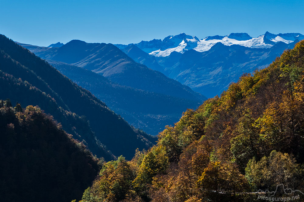 Foto: Desde el Mirador de la val de Varrados, Val d'Aran, Pirineos, Catalunya Foto: Desde el Mirador de la val de Varrados, Val d'Aran, Pirineos, Catalunya